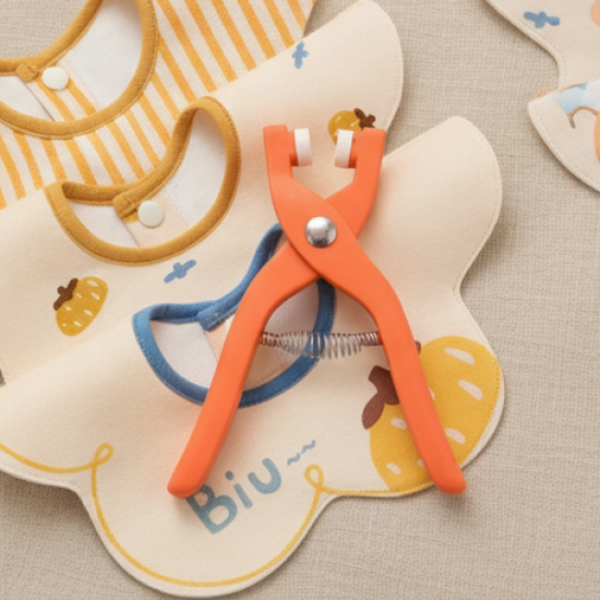 Hole Pliers Eyelets for Clothes Buckle Installation Tool for Clothing Sewing (1 Pc)